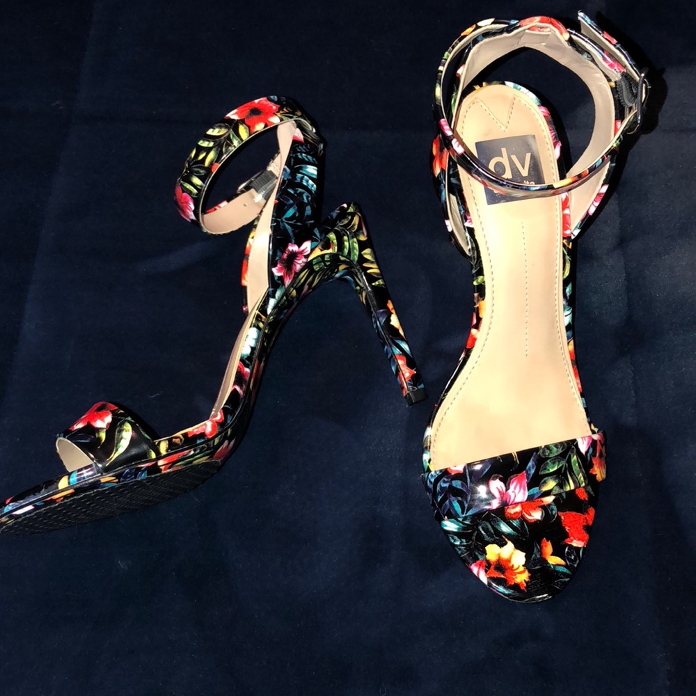 NIB -Dolce Vista Berkeley Heels Size 8